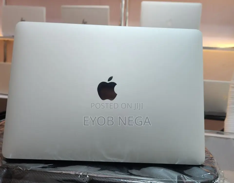 New Laptop Apple MacBook Pro 2020 M1 8GB Apple M1 SSD 256GB