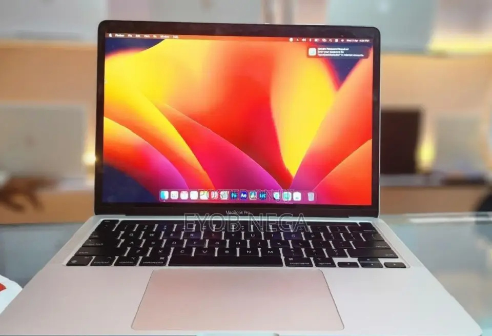 New Laptop Apple MacBook Pro 2020 M1 8GB Apple M1 SSD 256GB
