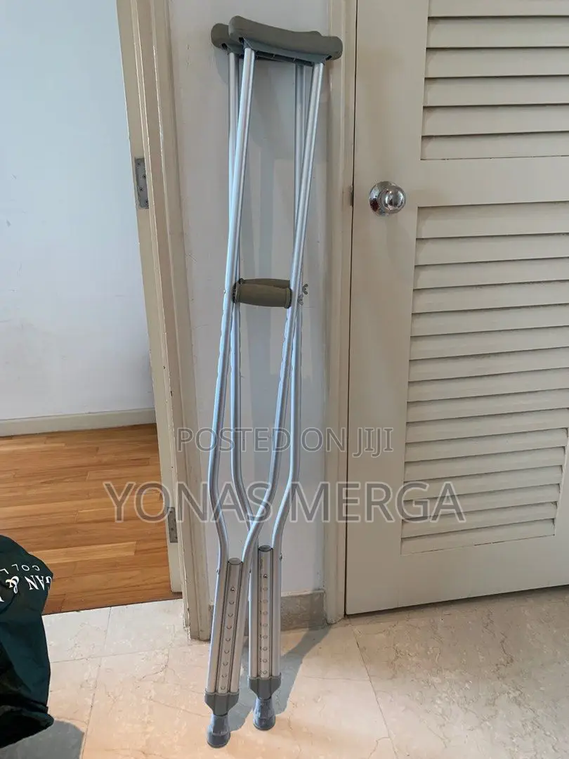 Auxiliary Crutches ^የብብት Crutches¶በትልቅ በትንሽ/Crutches
