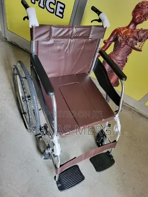 Commode Wheelchair/Bathሩም/Wheelchair%የእጅ ፍሬን አለዉ¶Wheelchair