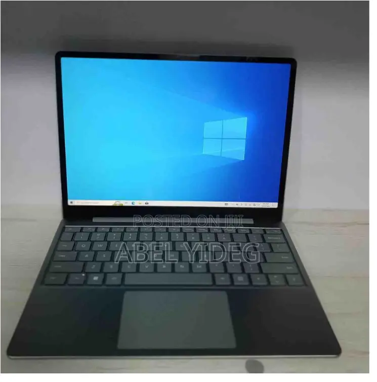 New Laptop Microsoft Surface 8GB Intel Core I5 SSD 256GB