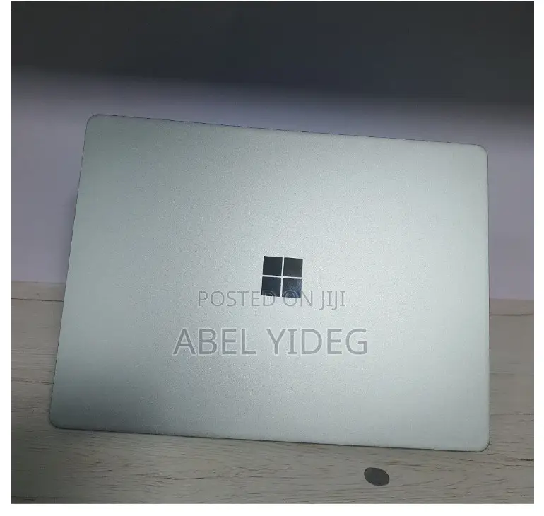 New Laptop Microsoft Surface 8GB Intel Core I5 SSD 256GB