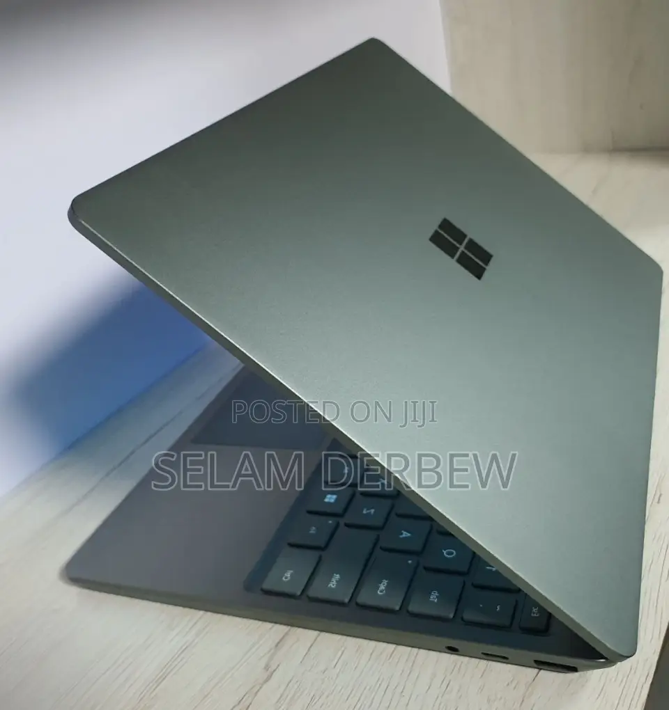 New Laptop Microsoft Surface Laptop 2 8GB Intel Core I5 SSD 256GB
