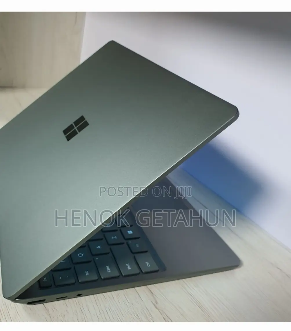 New Laptop Microsoft Surface Pro 8 8GB Intel Core I5 SSD 256GB