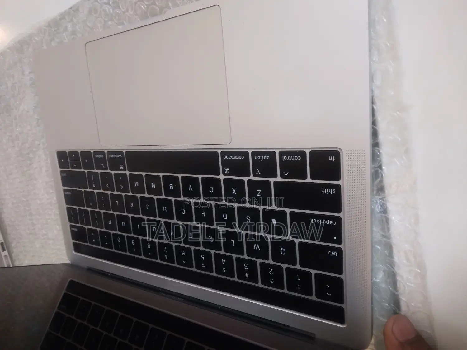 New Laptop Apple MacBook Pro 2020 8GB Intel Core I5 SSD 256GB