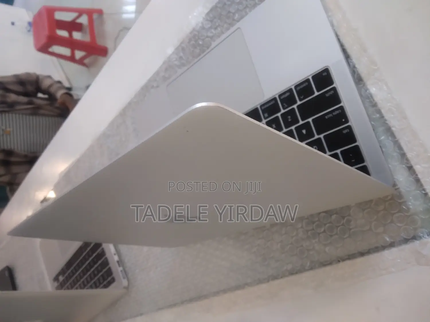 New Laptop Apple MacBook Pro 2020 8GB Intel Core I5 SSD 256GB