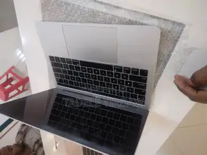 New Laptop Apple MacBook Pro 2020 8GB Intel Core I5 SSD 256GB