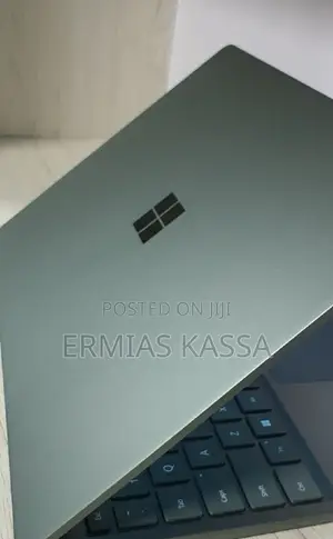 New Laptop Microsoft Surface Laptop 2 8GB Intel Core I5 SSD 256GB