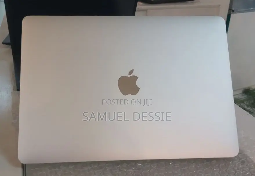 New Laptop Apple MacBook Pro 2020 8GB Intel Core I5 SSD 256GB