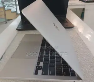 New Laptop Apple MacBook Pro 2020 8GB Intel Core I5 SSD 256GB