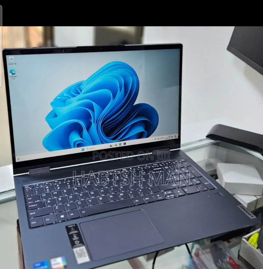 New Laptop Lenovo Yoga 700 8GB Intel Core I5 SSD 256GB