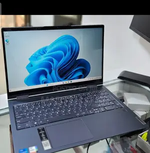 New Laptop Lenovo Yoga 700 8GB Intel Core I5 SSD 256GB