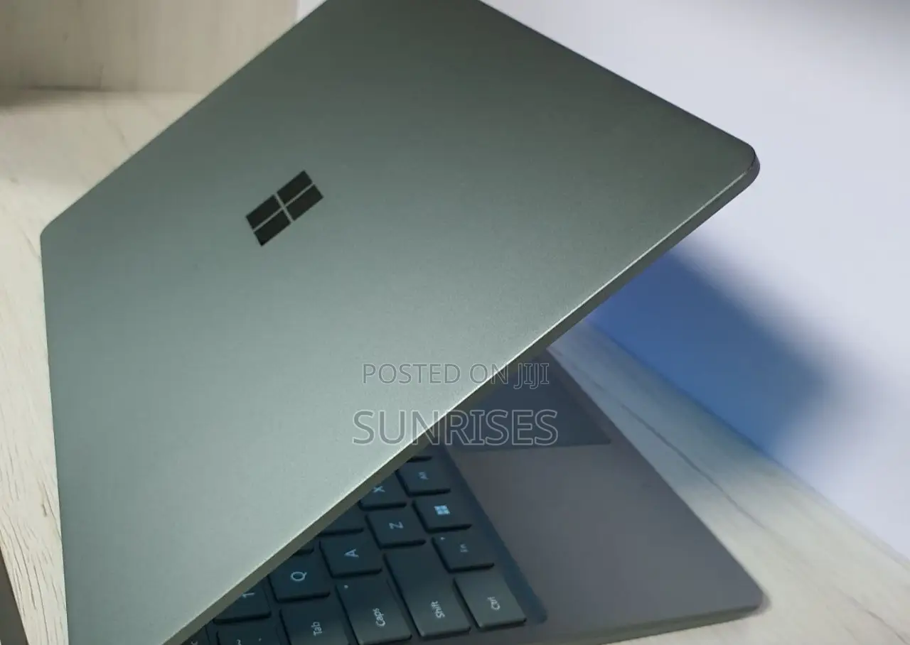 New Laptop Microsoft Surface Pro 8 8GB Intel Core I5 SSD 256GB