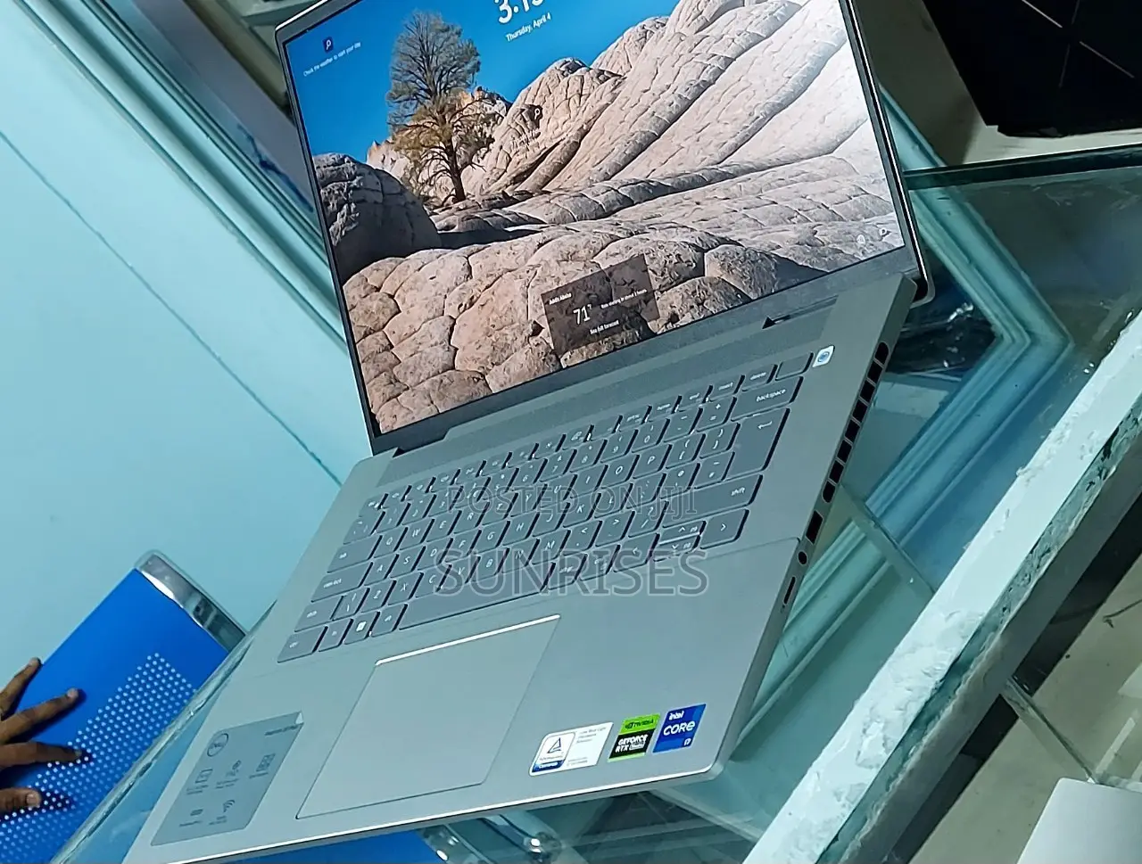 New Laptop Dell Inspiron 15 16GB Intel Core I7 SSD 1T