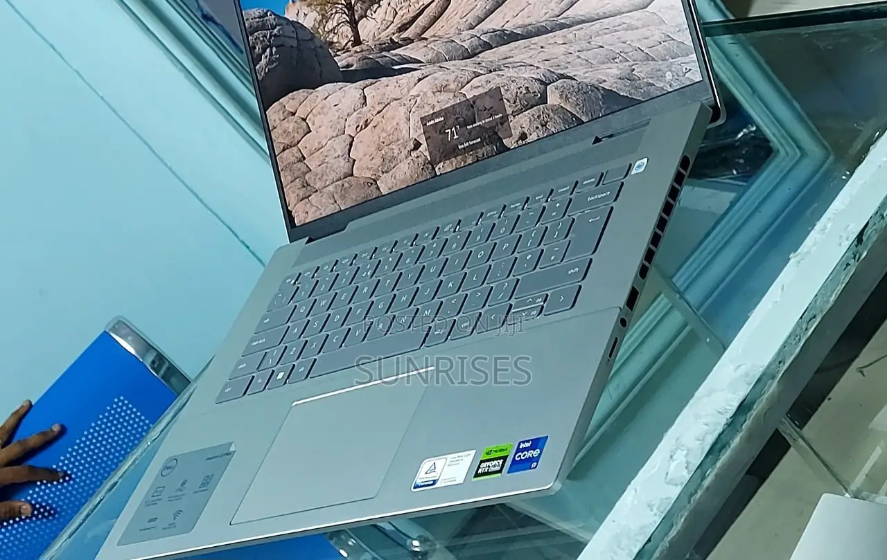 New Laptop Dell Inspiron 15 16GB Intel Core I7 SSD 1T