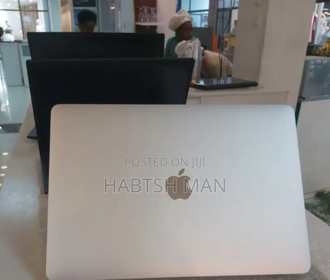 New Laptop Apple MacBook Pro 2018 16GB Intel Core i5 SSD 256GB