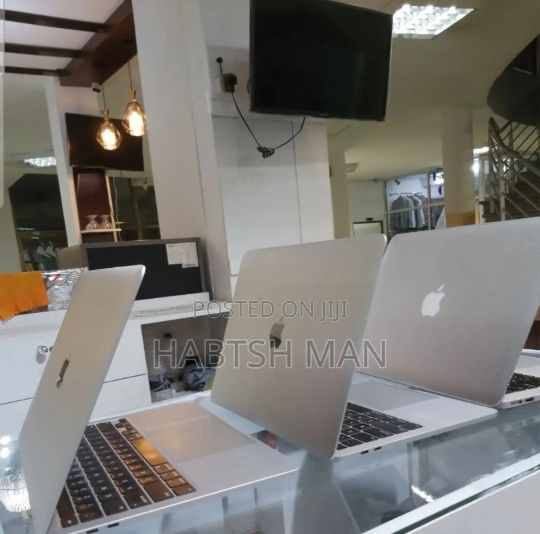 New Laptop Apple MacBook Pro 2018 16GB Intel Core i5 SSD 256GB