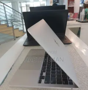 New Laptop Apple MacBook Pro 2018 16GB Intel Core i5 SSD 256GB