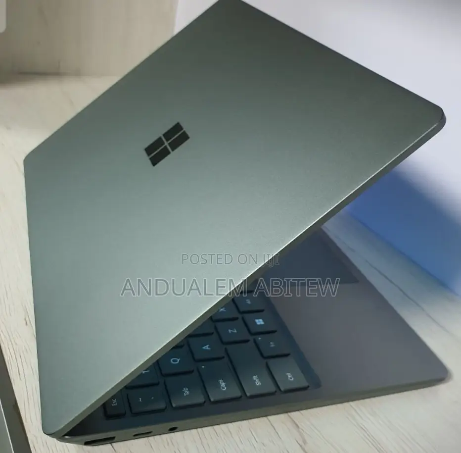 New Laptop Microsoft Surface Pro 8 8GB Intel Core I5 SSD 256GB