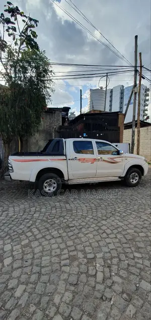 Photo - Toyota Hilux 2.5 D-4D 4X4 SRX 2010 White