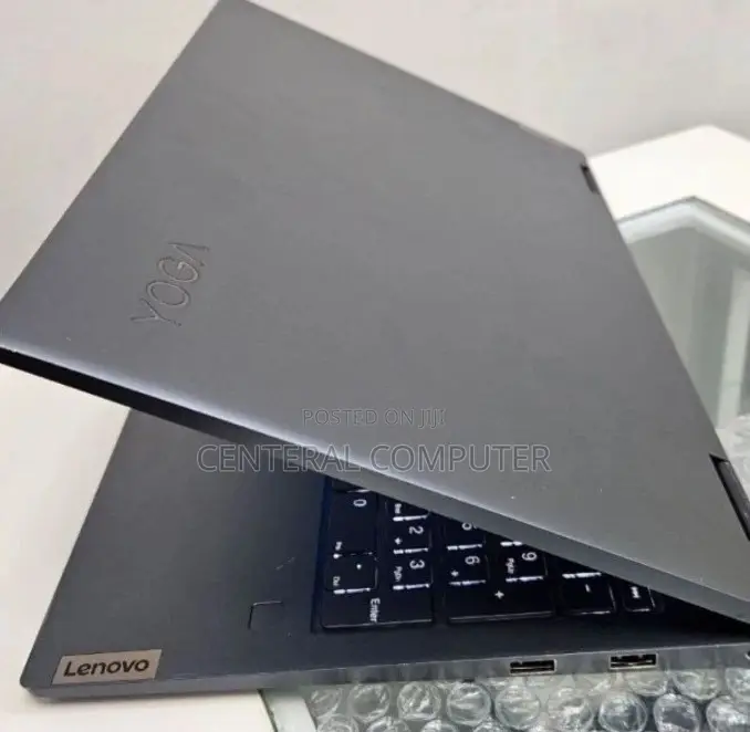 New Laptop Lenovo Yoga 710 8GB Intel Core I5 SSD 512GB