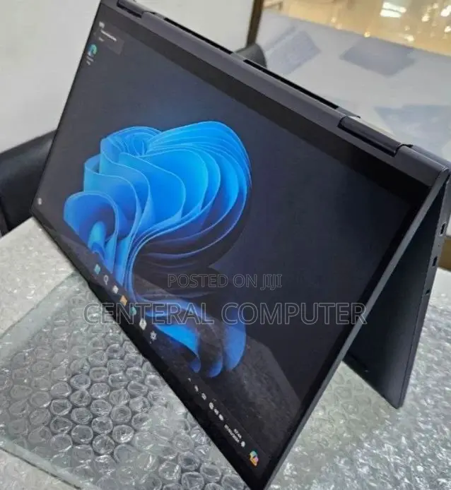 New Laptop Lenovo Yoga 710 8GB Intel Core I5 SSD 512GB