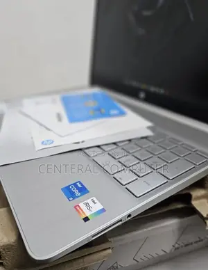 New Laptop HP 15-Dw0037wm 8GB Intel Core I5 SSD 512GB