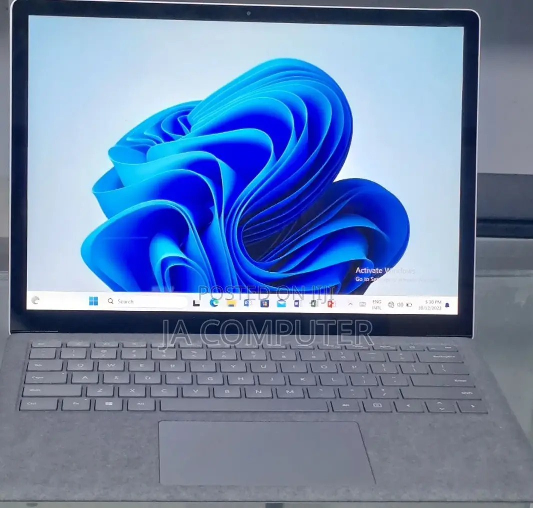 New Laptop Microsoft Surface 16GB Intel Core I7 SSD 256GB