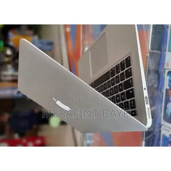 New Laptop Apple MacBook 2013 8GB Intel Core i5 SSD 256GB