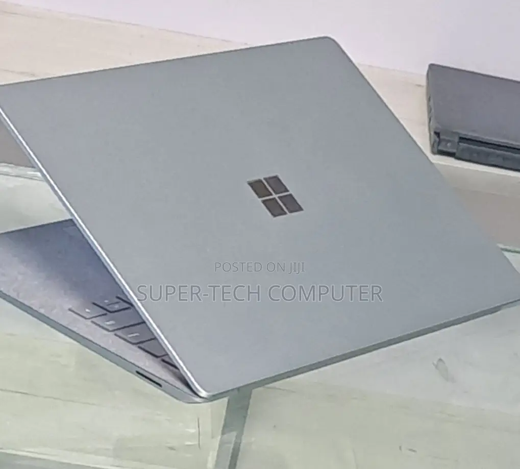 New Laptop Microsoft Surface 16GB Intel Core I7 SSD 256GB