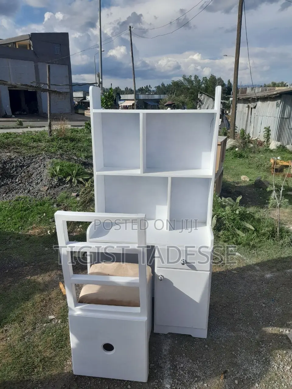 ለልጆች ማጥኛ መፅሀፍ መደርደርያ ያለው ለወንድም ለሴትም ልጆችዎ