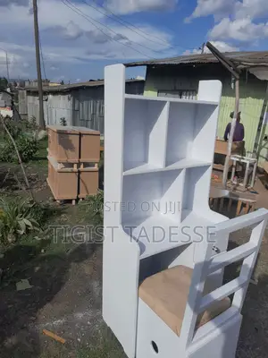 ለልጆች ማጥኛ መፅሀፍ መደርደርያ ያለው ለወንድም ለሴትም ልጆችዎ