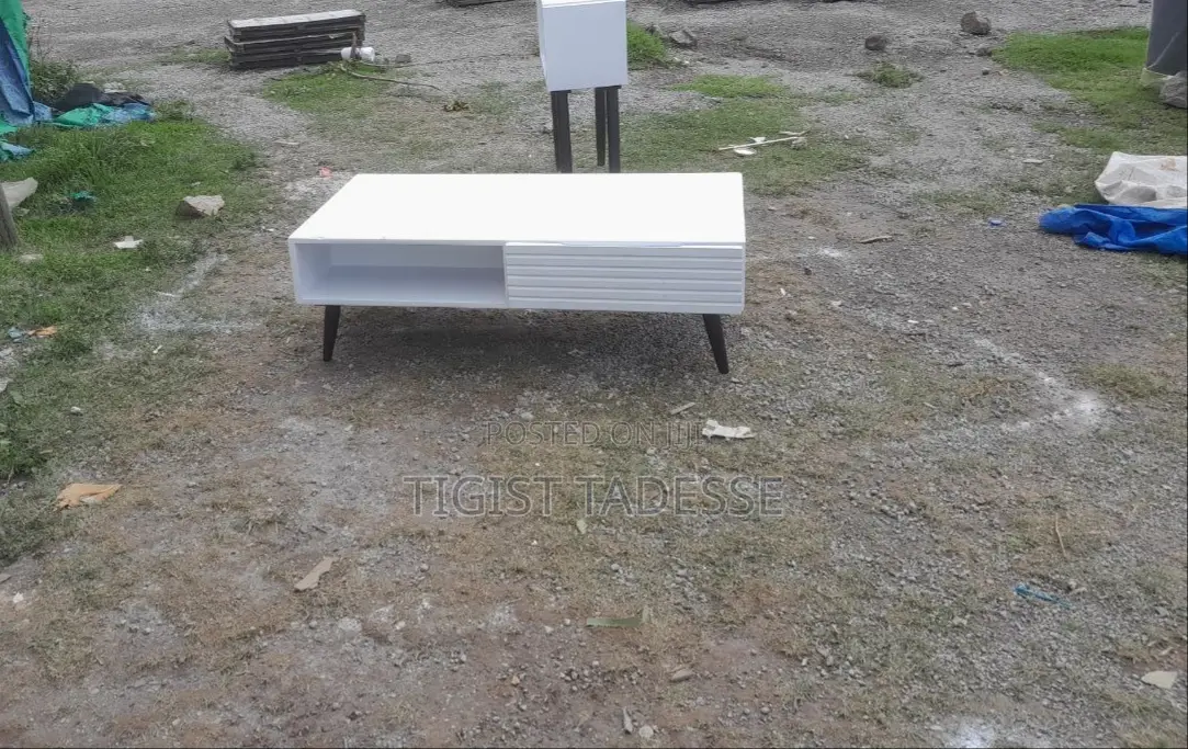 የሶፋ ጠረጴዛ ለቤትዎ ጥርት ያለ እቃ