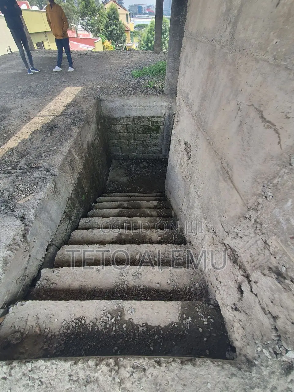 የሚሸጥ ቦታ መገናኛ ኮምፓውድ