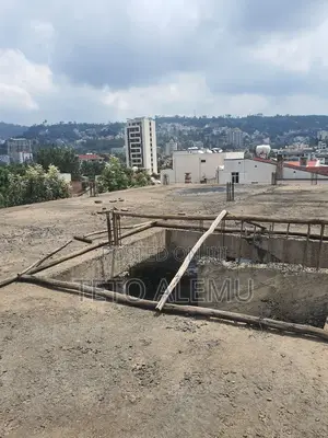 የሚሸጥ ቦታ መገናኛ ኮምፓውድ