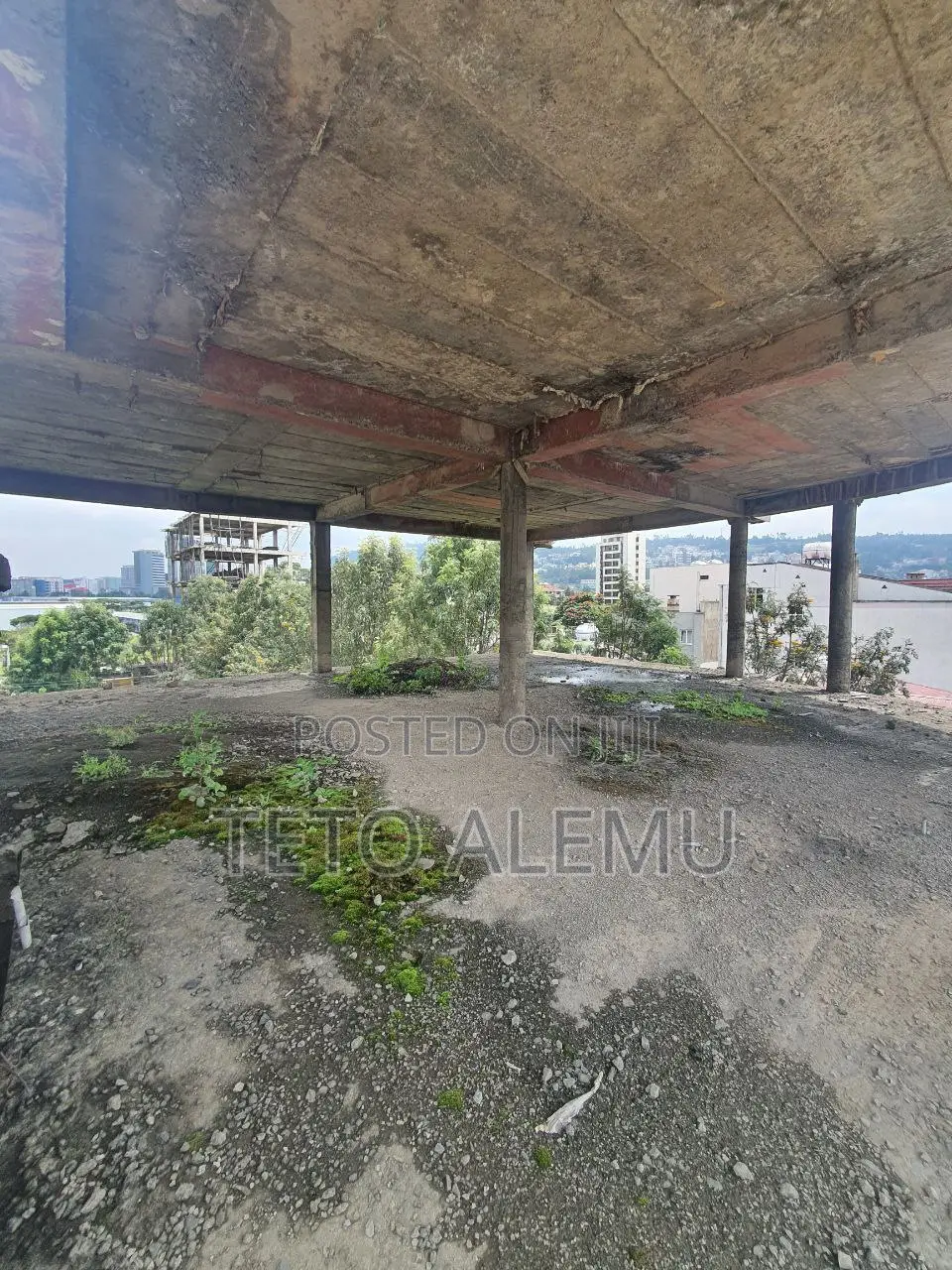 የሚሸጥ ቦታ መገናኛ ኮምፓውድ