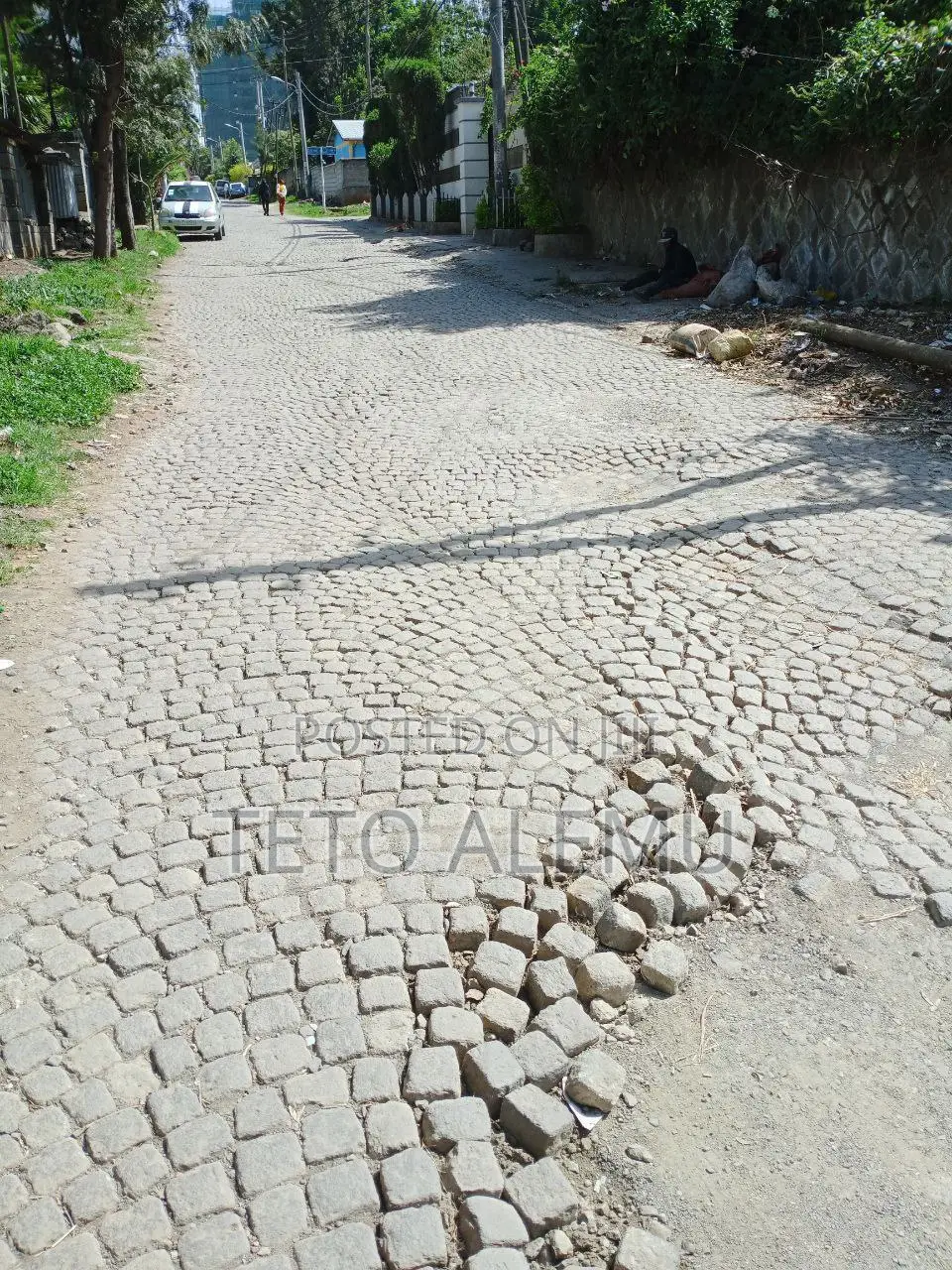 የሚሸጥ ቦታ መገናኛ ኮምፓውድ