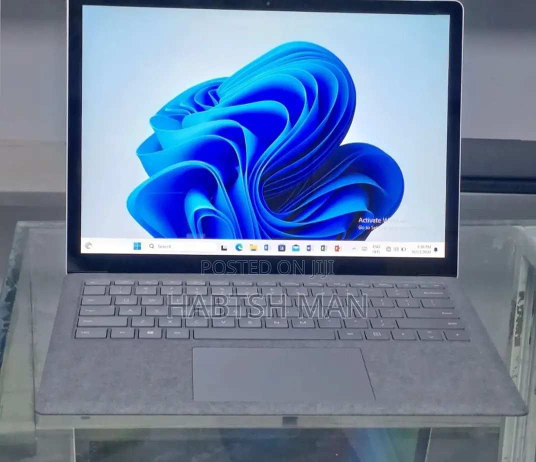 New Laptop Microsoft Surface 16GB Intel Core i7 SSD 256GB