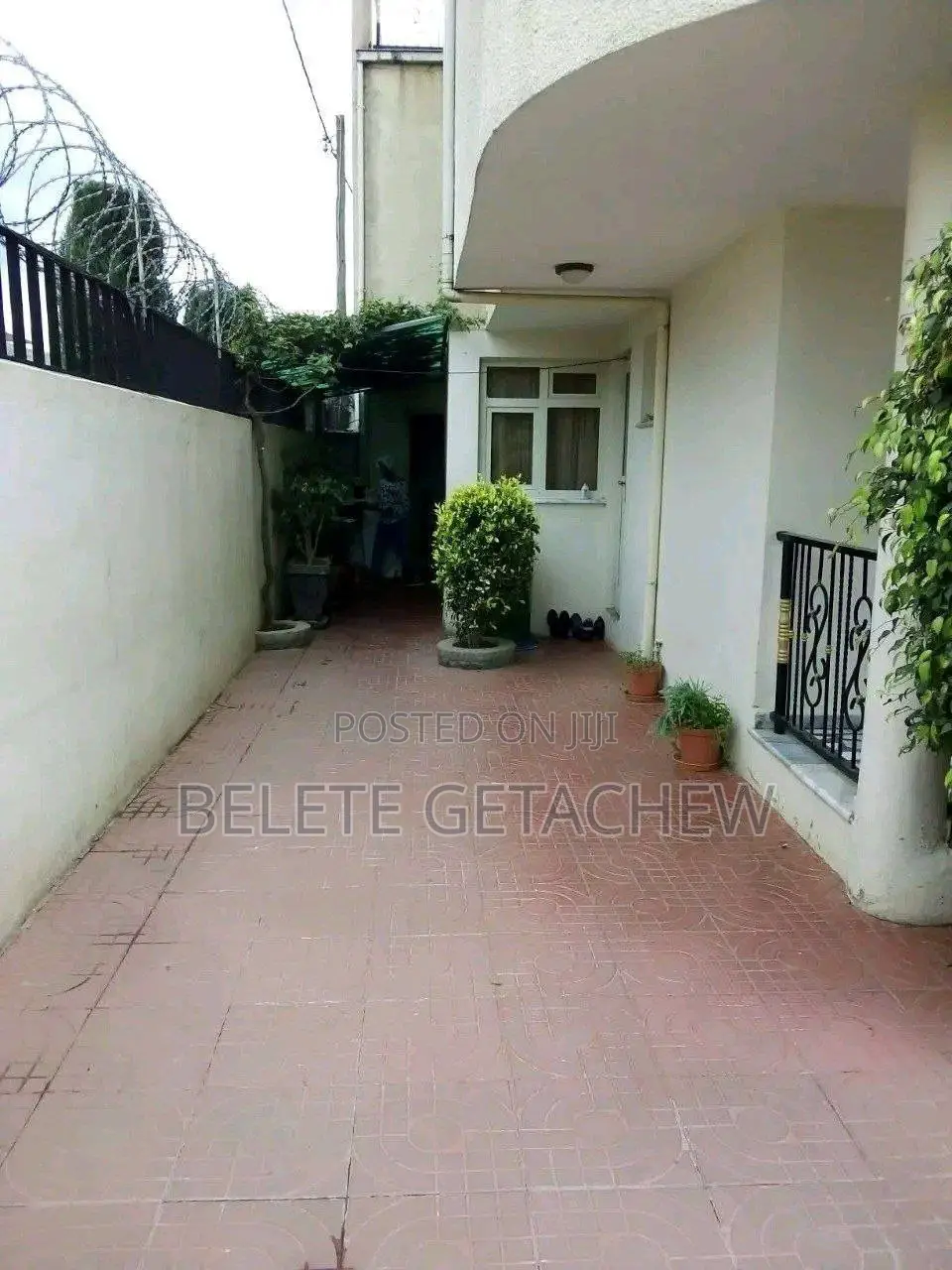 6bdrm House in Ayat Compound G+2, Bole for sale