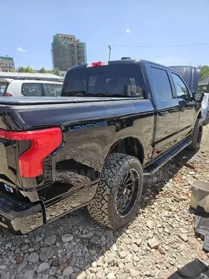 Ford F-150 Platinum 2022 Gray