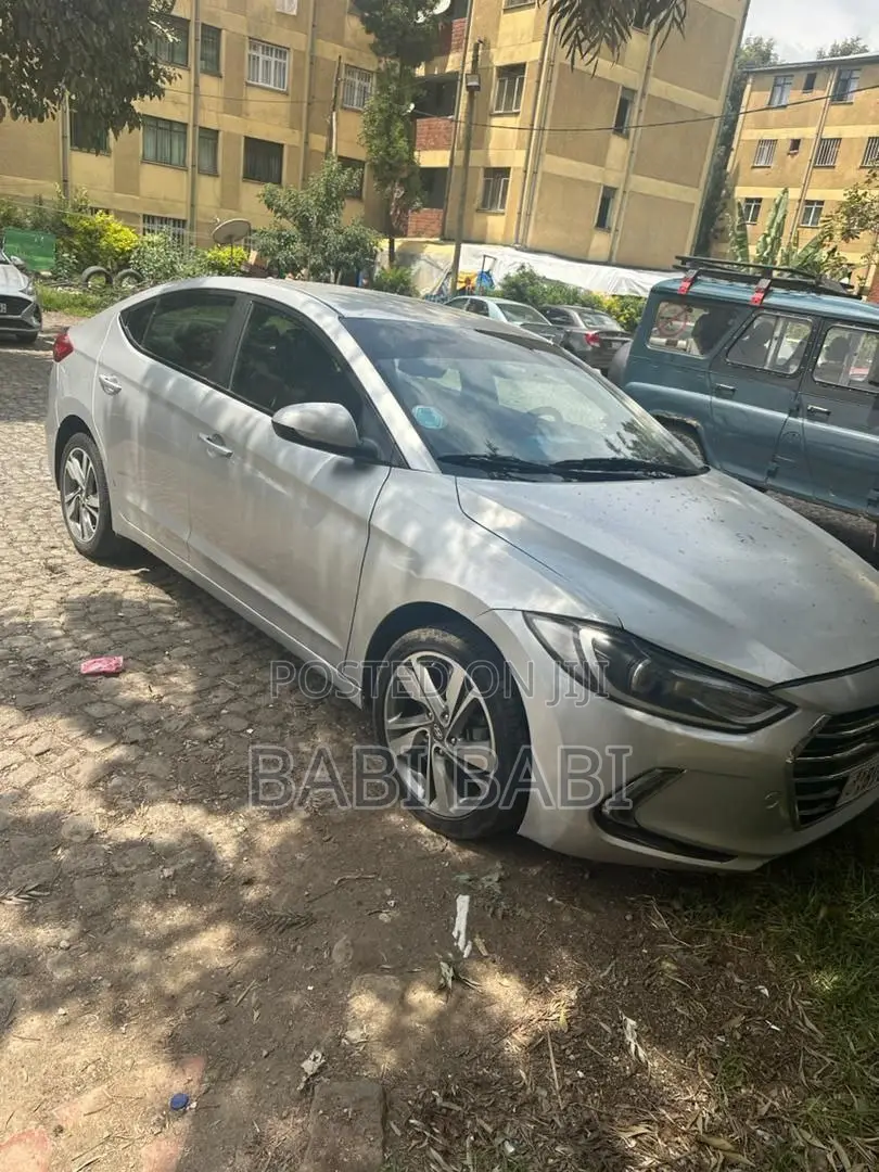 Hyundai Elantra 2016 Silver