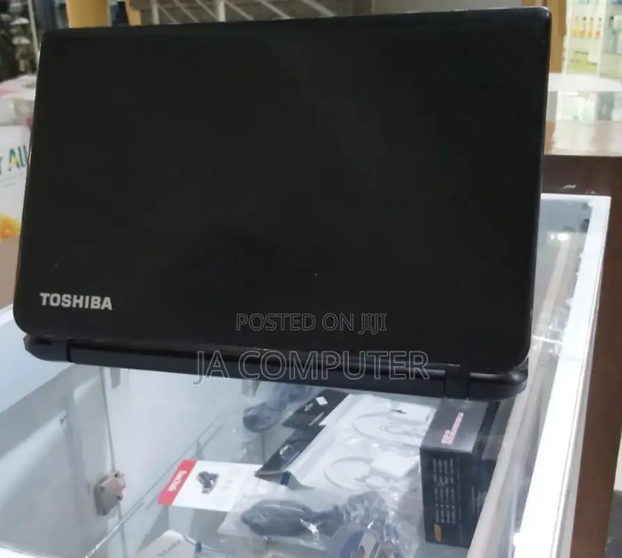 Laptop Toshiba Satellite C850 4GB Intel Core I3 HDD 500GB