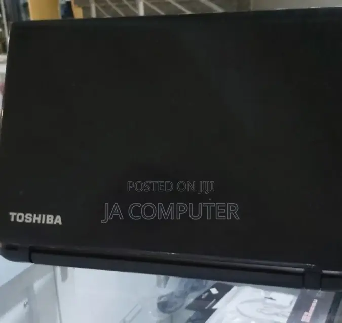 Laptop Toshiba Satellite C850 4GB Intel Core I3 HDD 500GB