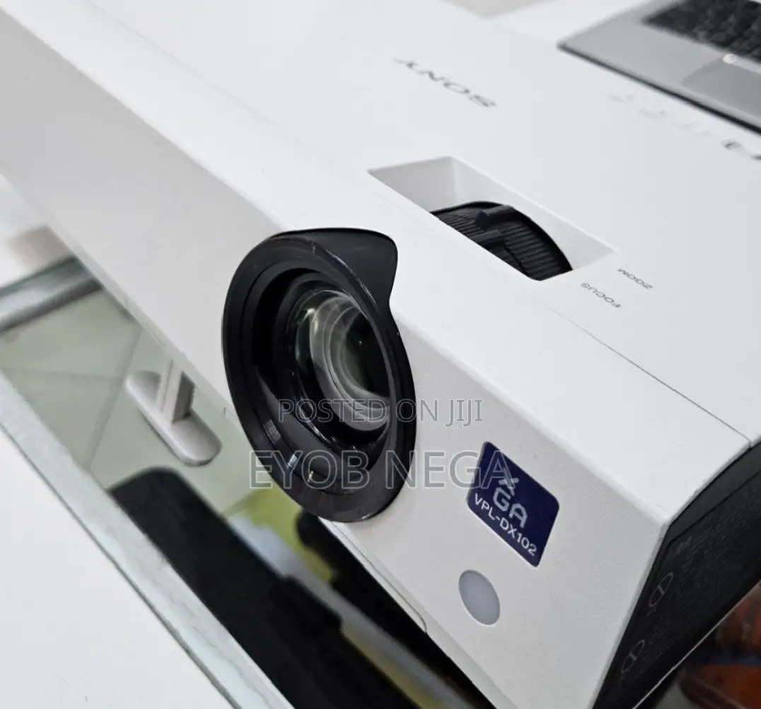 Sony VPL - DX102 Projector