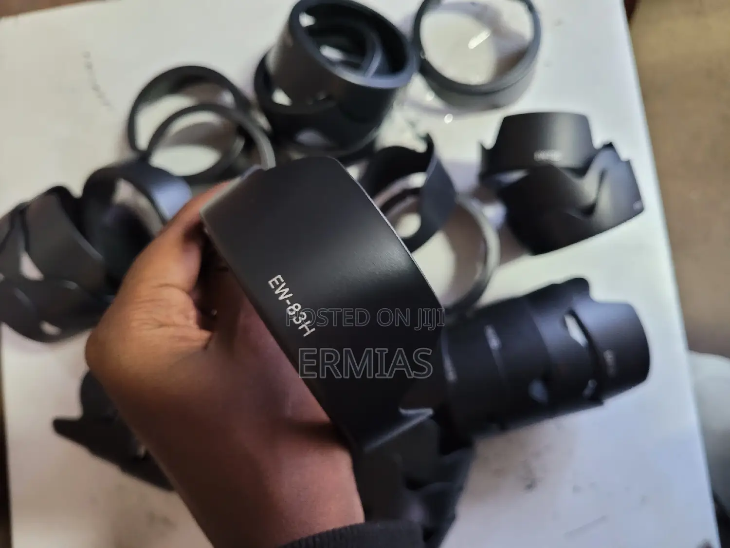 Lens Hood for All Camera Lenses (Cherer Meklakeya)