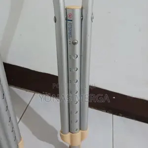 Auxiliary Crutches /ኦግዝላሪ Crutches¶የብብት ክራንች°አጀስቴብል Crutches