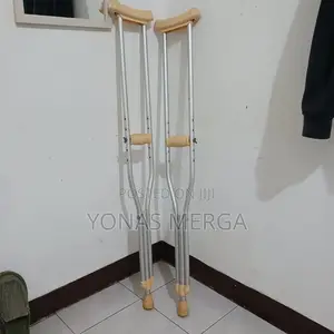 Auxiliary Crutches /ኦግዝላሪ Crutches¶የብብት ክራንች°አጀስቴብል Crutches