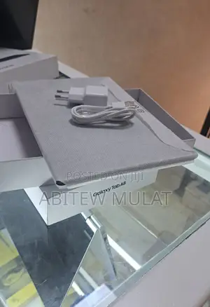 Photo - New Samsung Galaxy Tab A8 10.5 (2021) 64 GB Gray