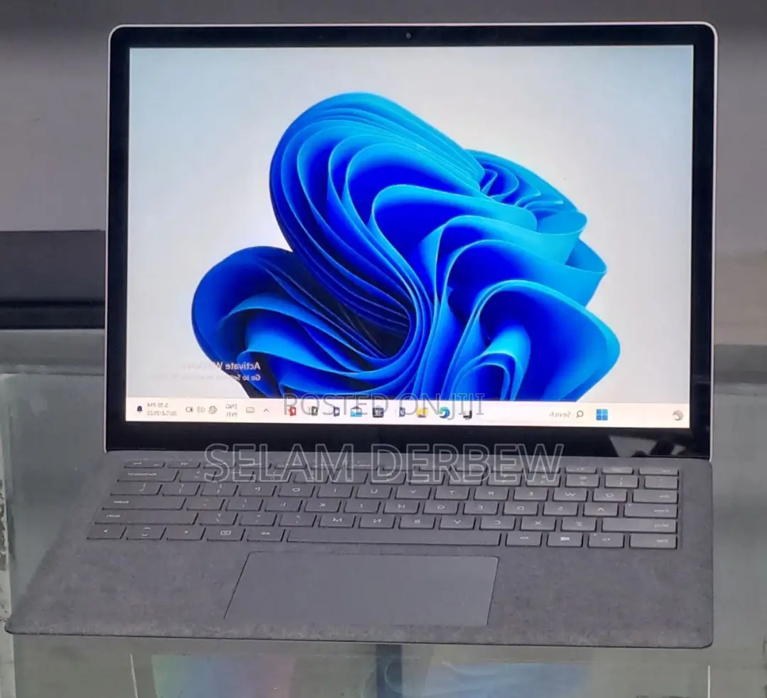 New Laptop Microsoft Surface 16GB Intel Core I7 SSD 256GB