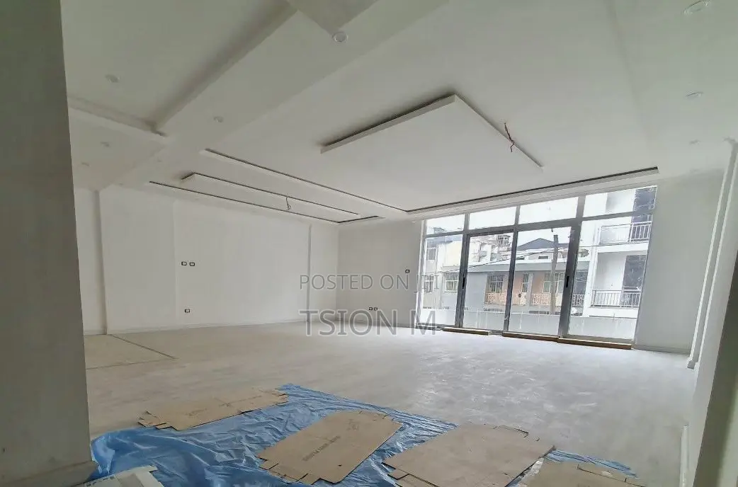 3bdrm House in Colosseum, Bole for sale